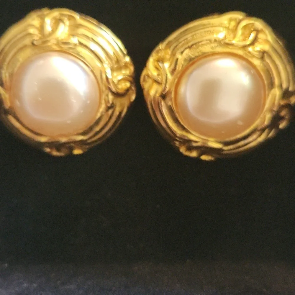 Chanel‎ CC Coco Mark 4-Tow Pearl Vintage Clip Earrings (24k Gold Plated)